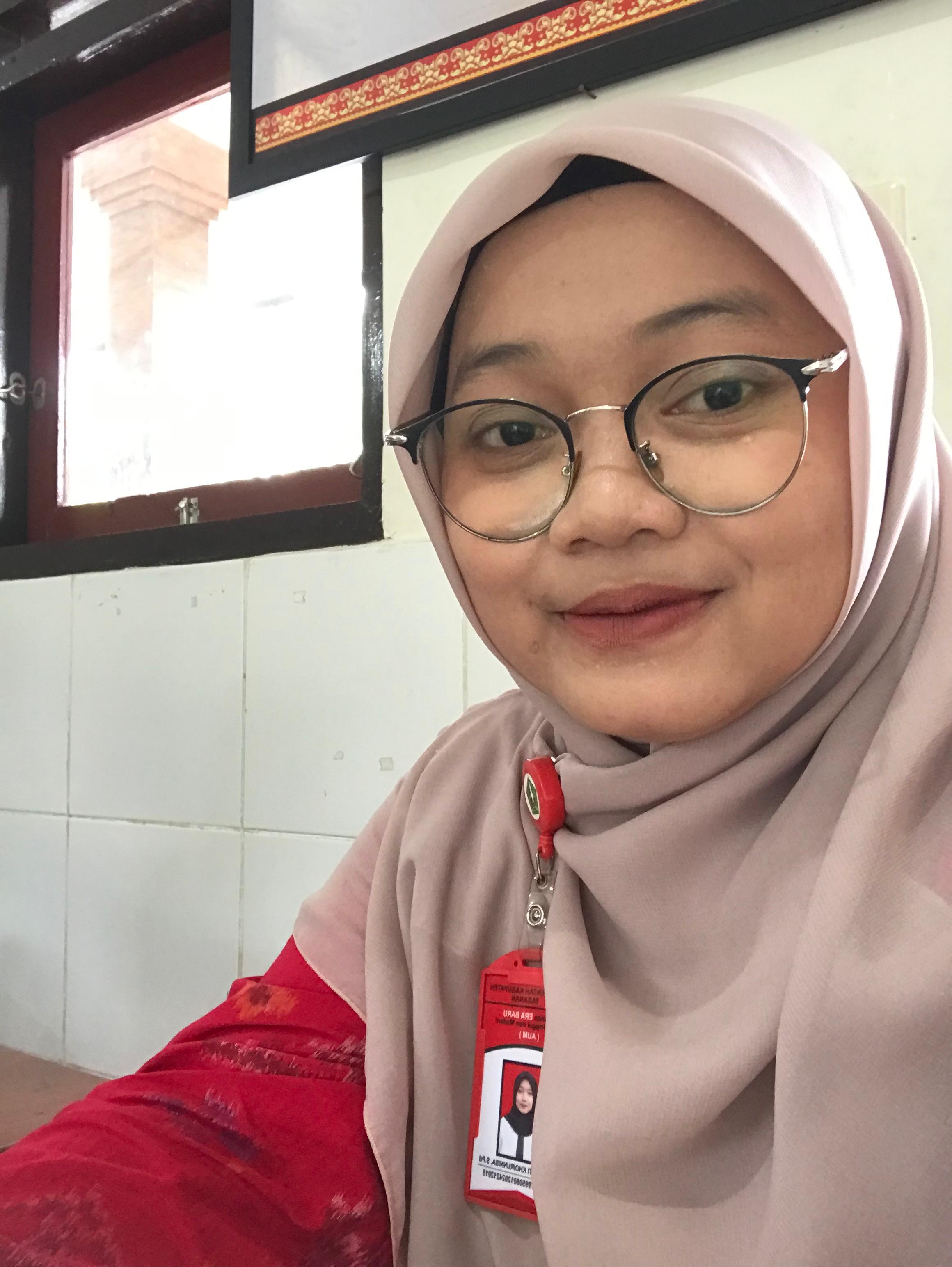 <center>Wali Kelas 2<br>TIKA UMNIATI KHOIRUNNISA,S.Pd.</center>